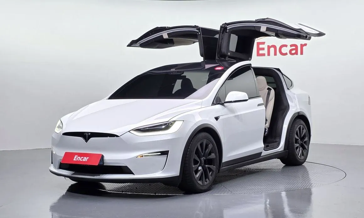 Tesla Model X — фото 1