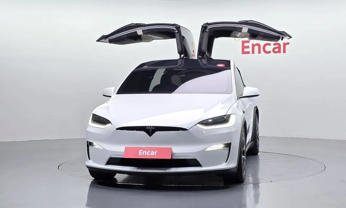 Tesla Model X — фото 2