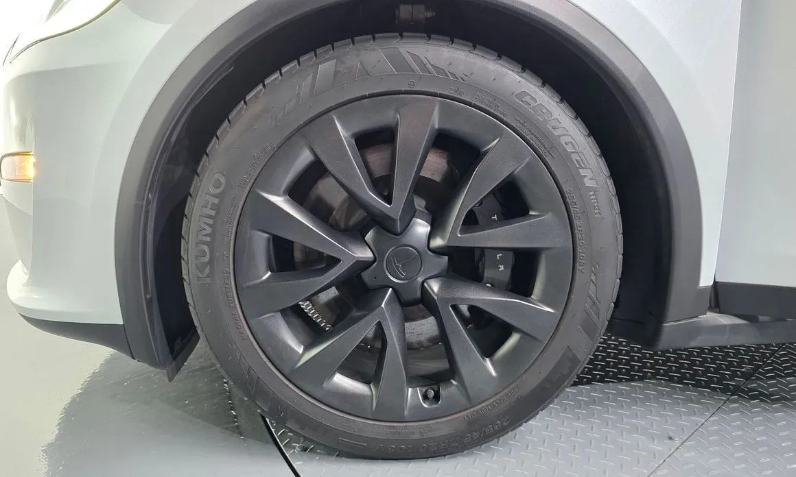 Tesla Model X — фото 9
