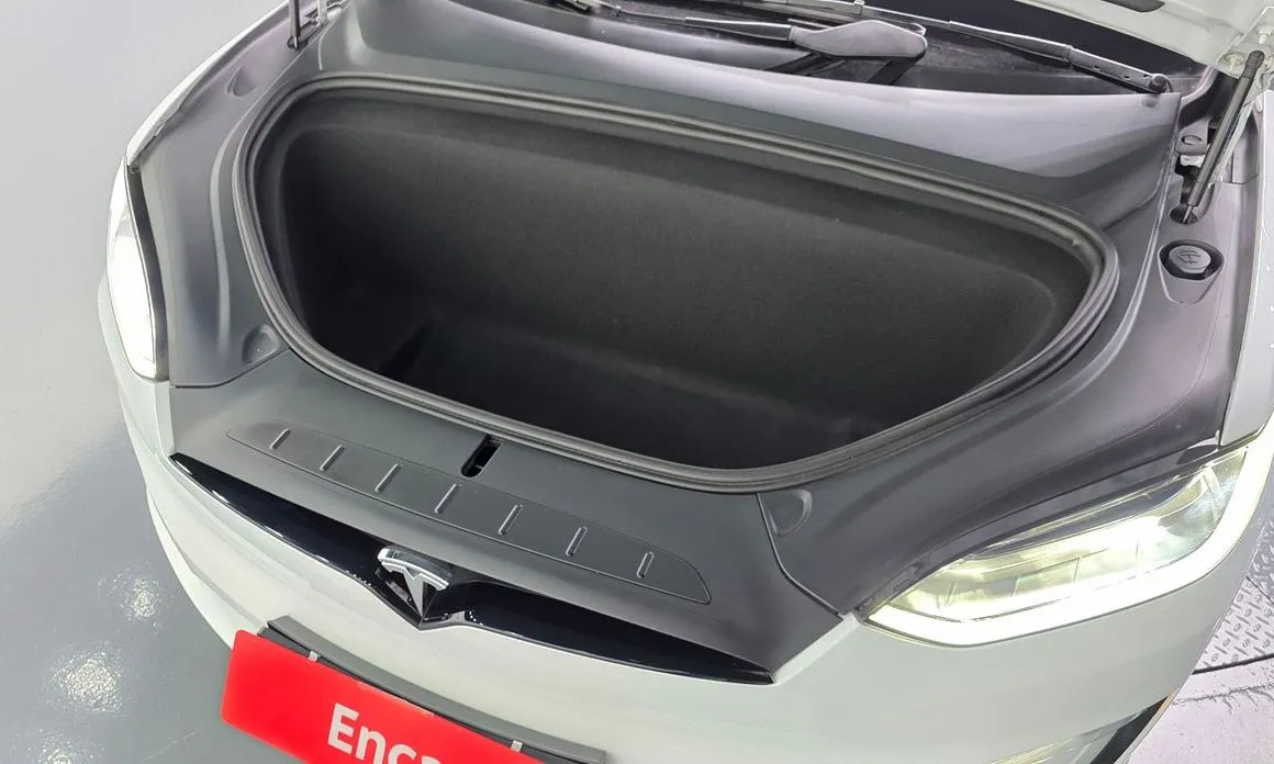 Tesla Model X — фото 3