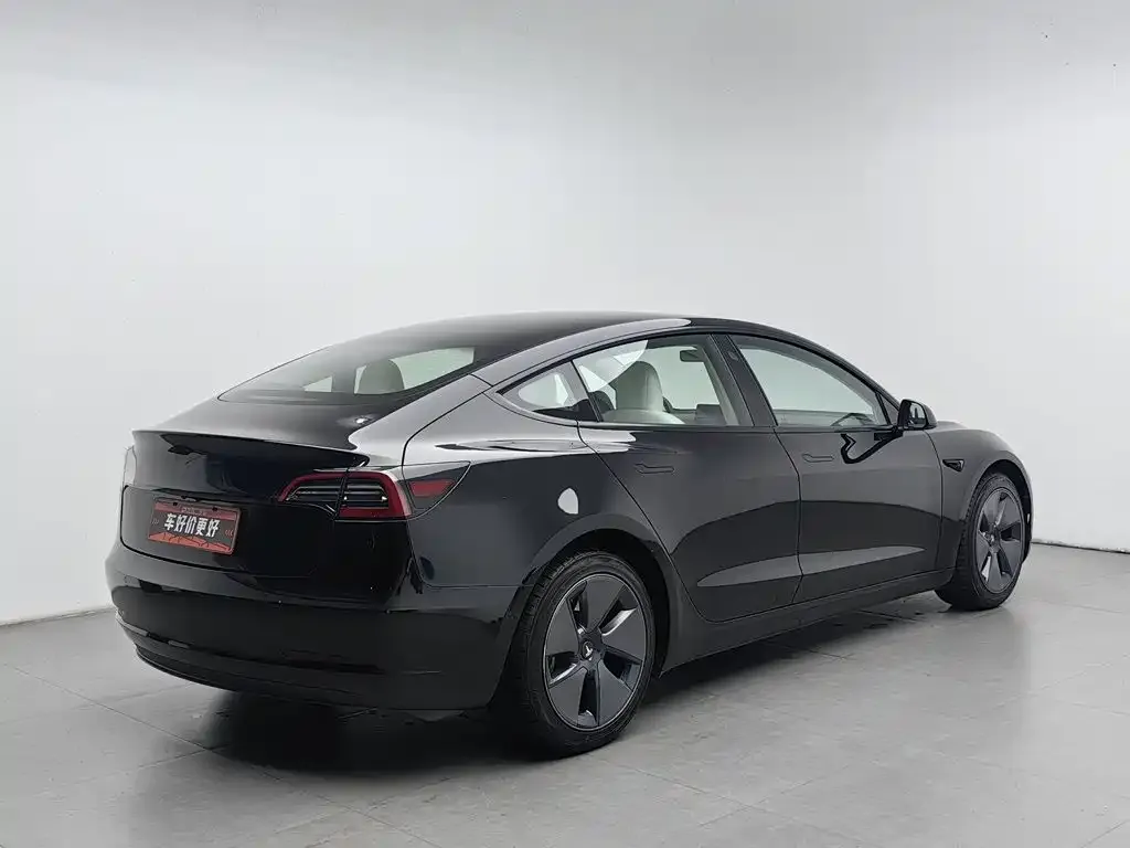 Tesla Model 3 — фото 5