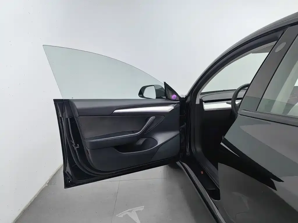 Tesla Model 3 — фото 3