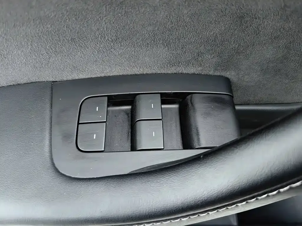 Tesla Model 3 — фото 9