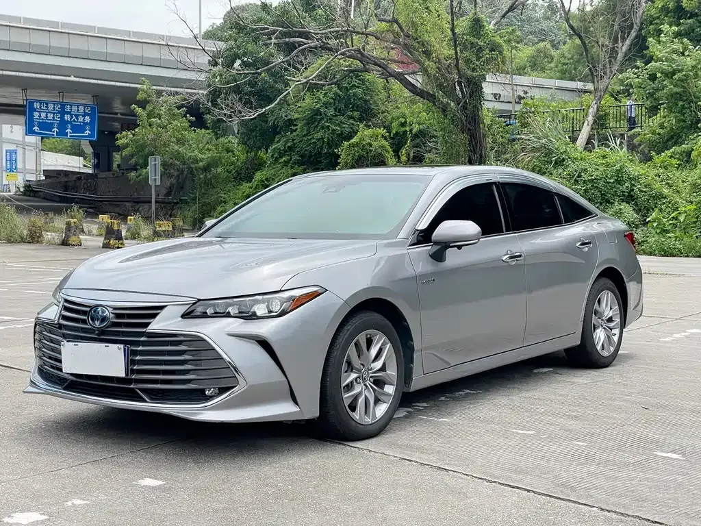 Toyota Avalon — фото 1