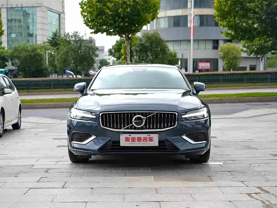 Volvo S60 — фото 10