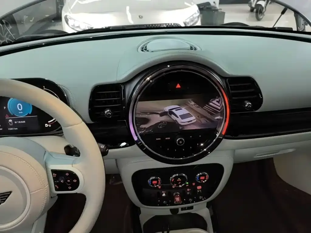 MINI Clubman — фото 7