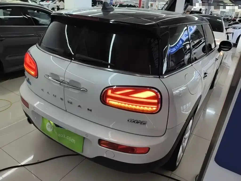 MINI Clubman — фото 3