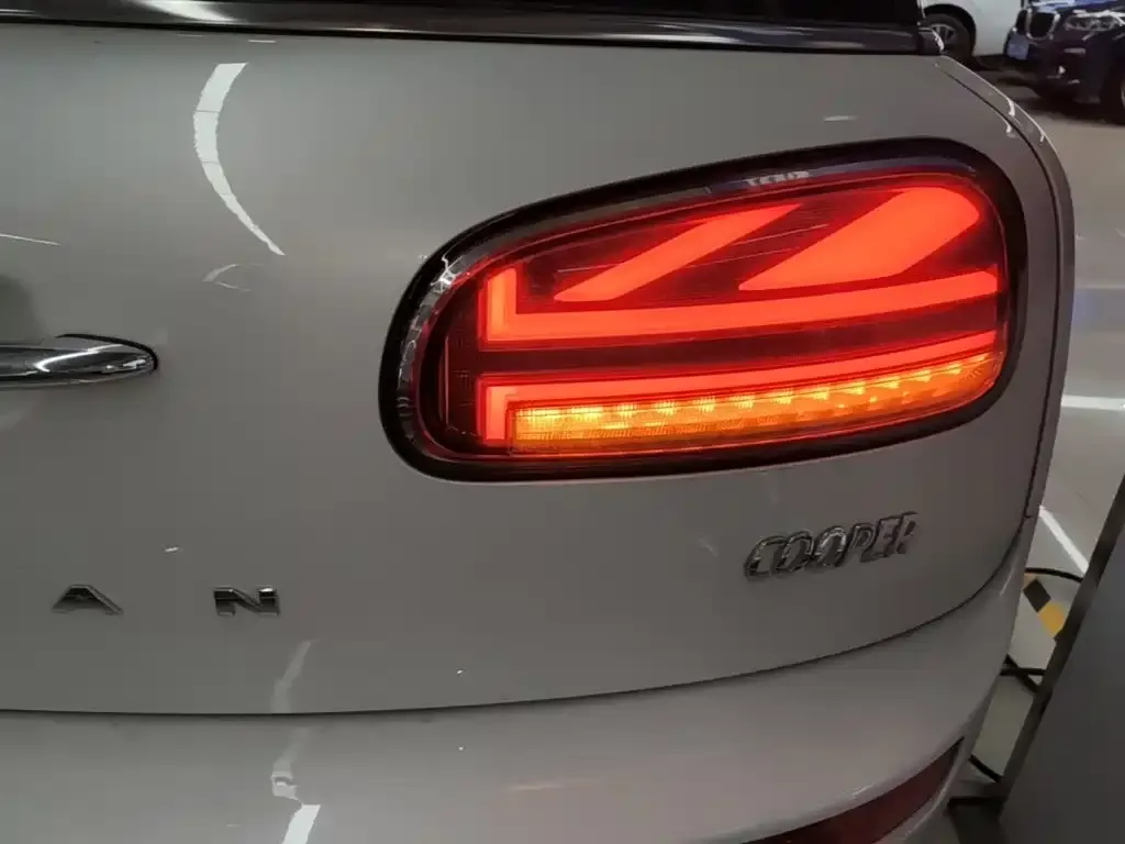 MINI Clubman — фото 2
