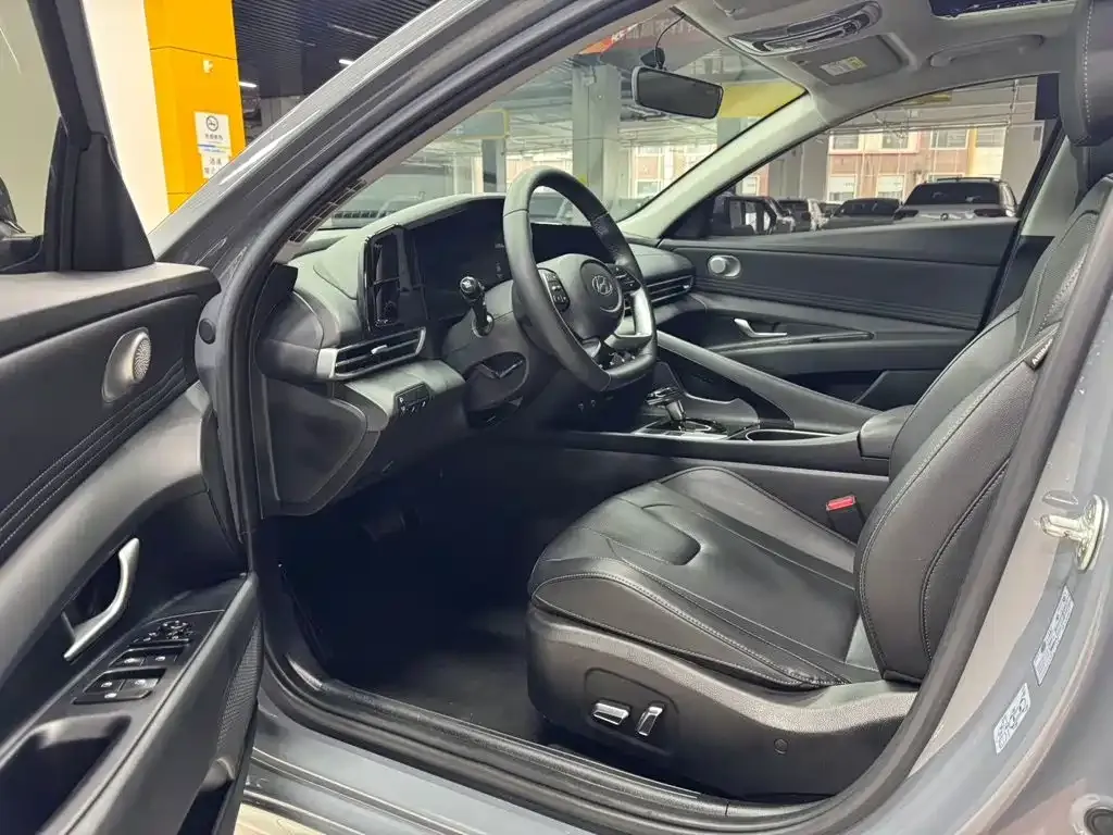 Hyundai Elantra — фото 10