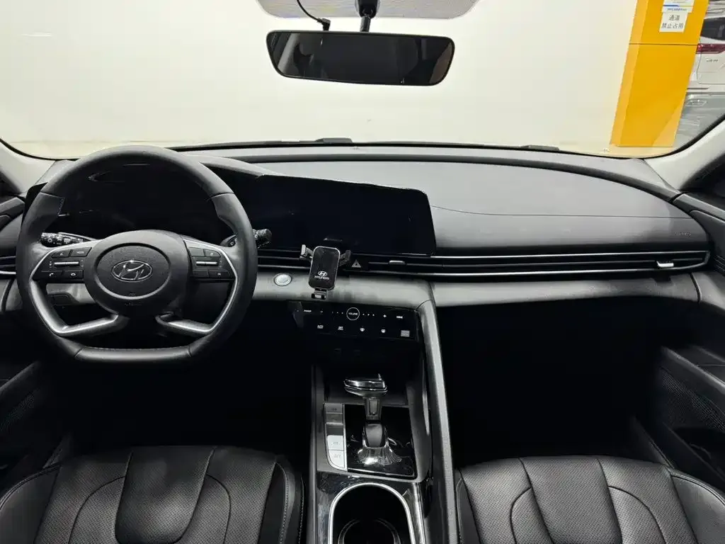 Hyundai Elantra — фото 6
