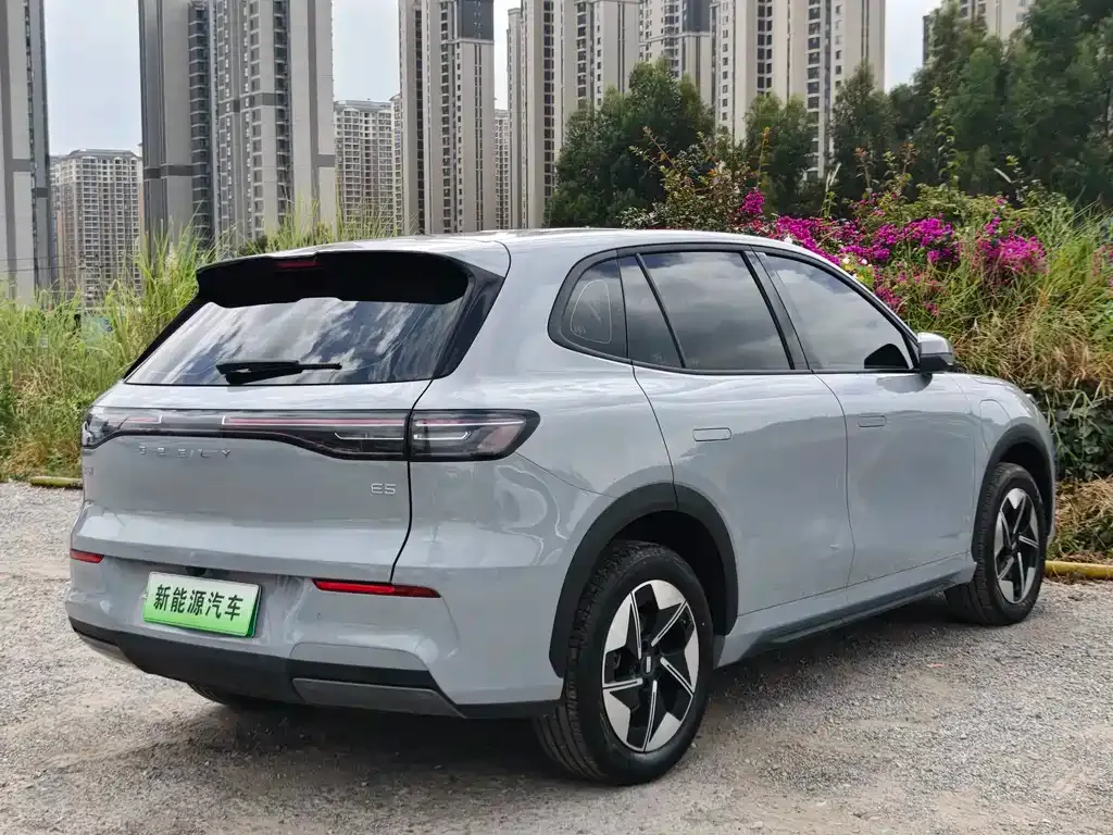 Geely Galaxy E5 — фото 10