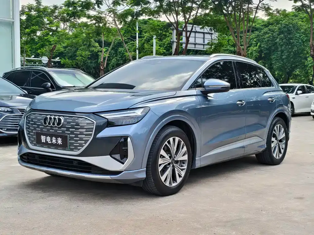 Audi Q4 e-tron — фото 1