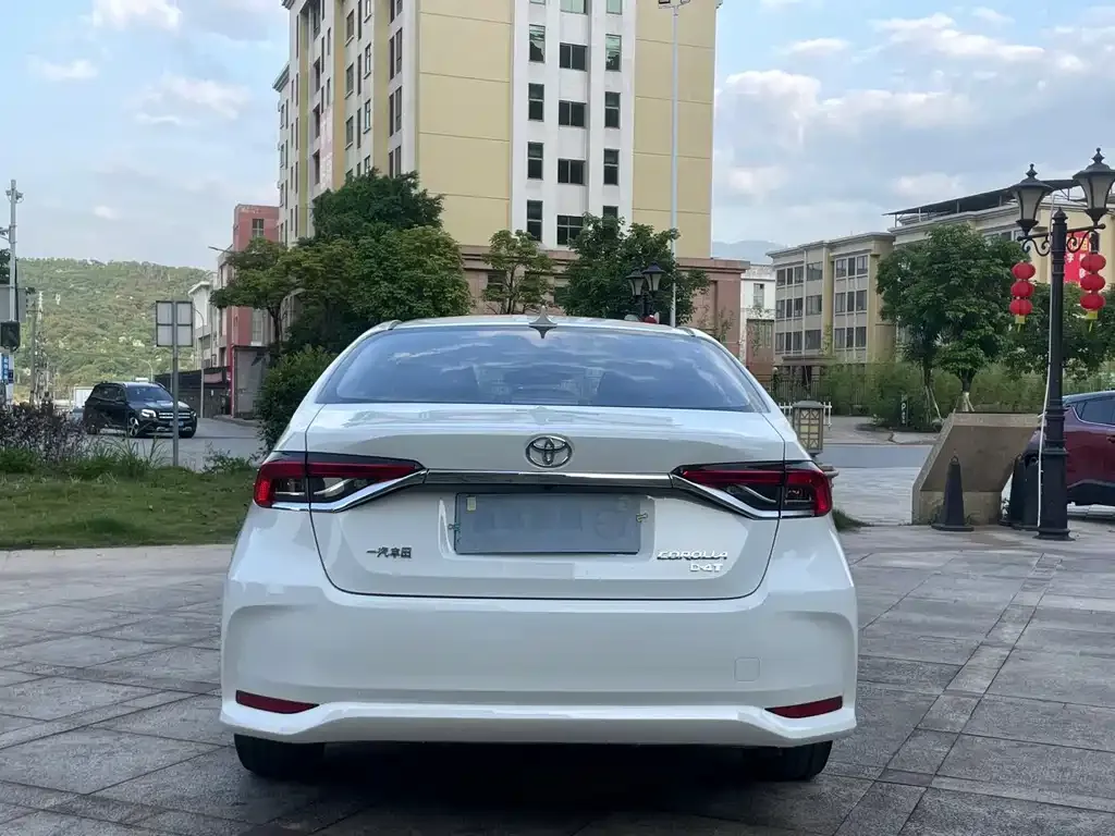 Toyota Corolla — фото 8