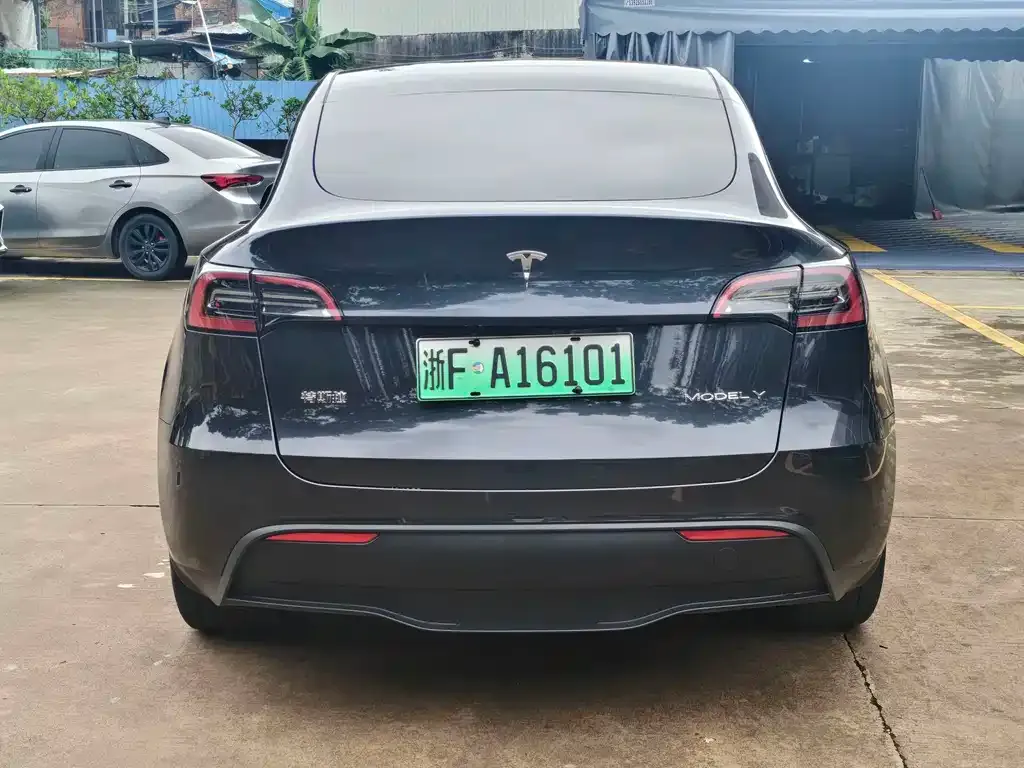 Tesla Model Y — фото 5
