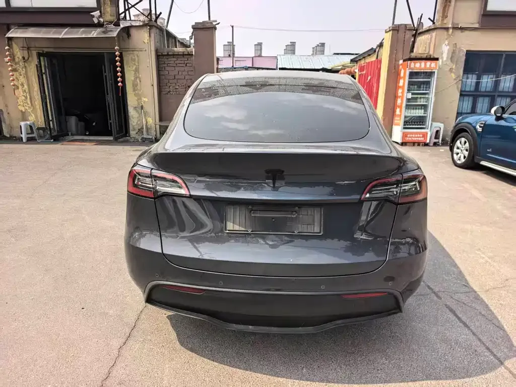 Tesla Model Y — фото 7