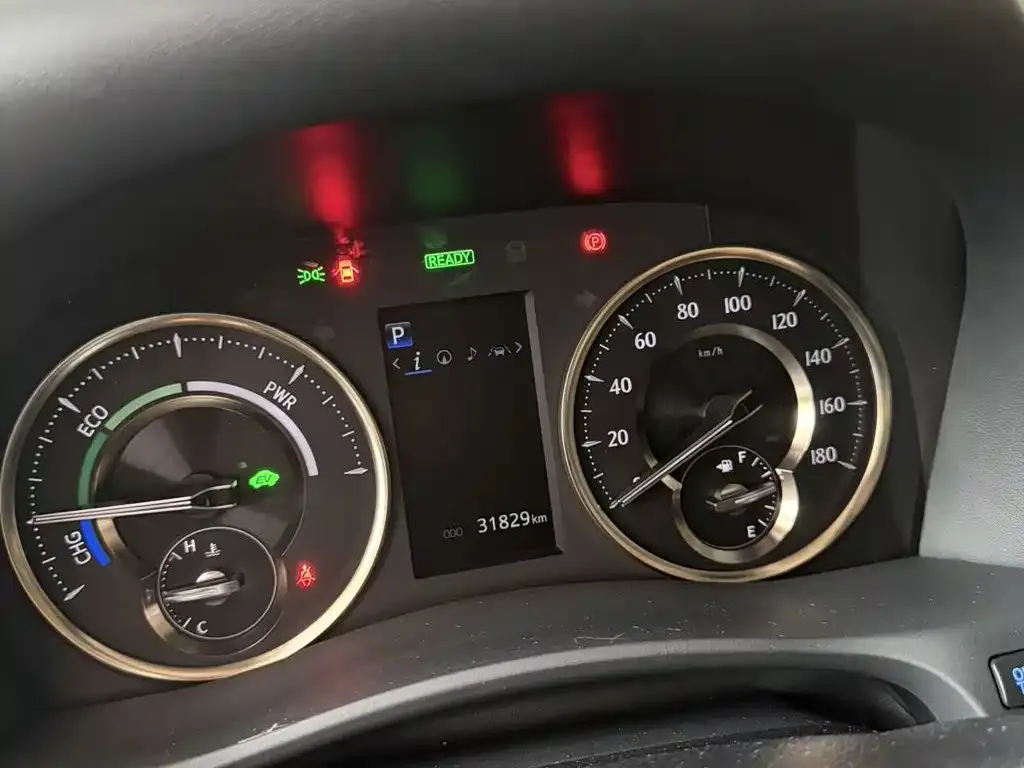 Toyota Alphard — фото 4