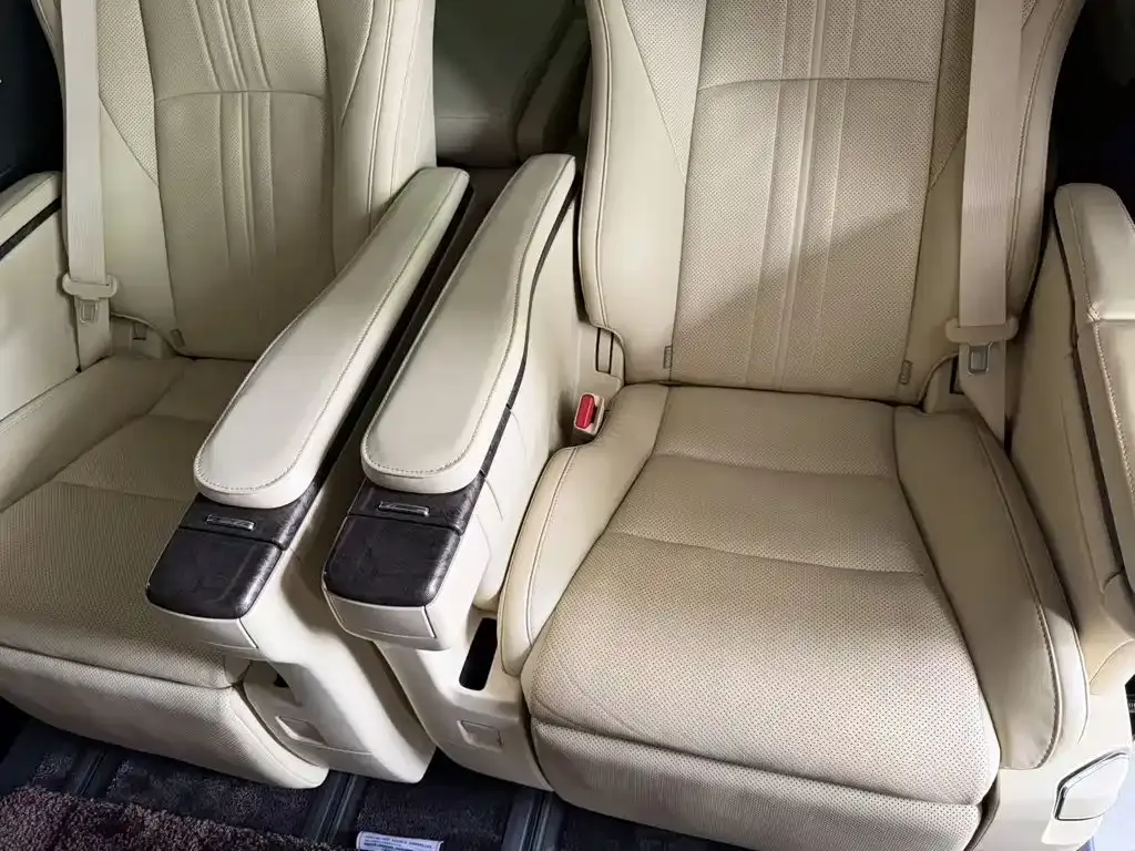 Toyota Alphard — фото 8