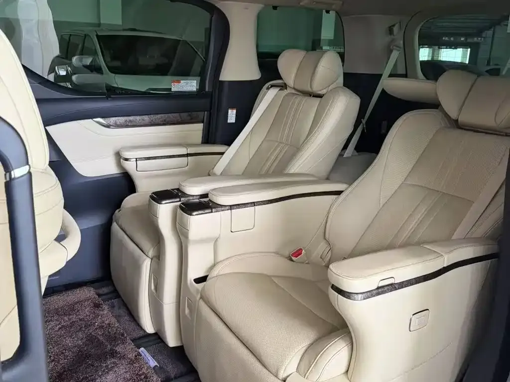 Toyota Alphard — фото 3