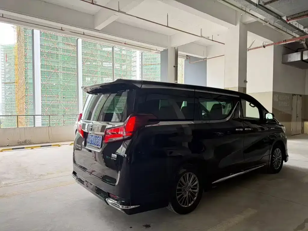 Toyota Alphard — фото 9