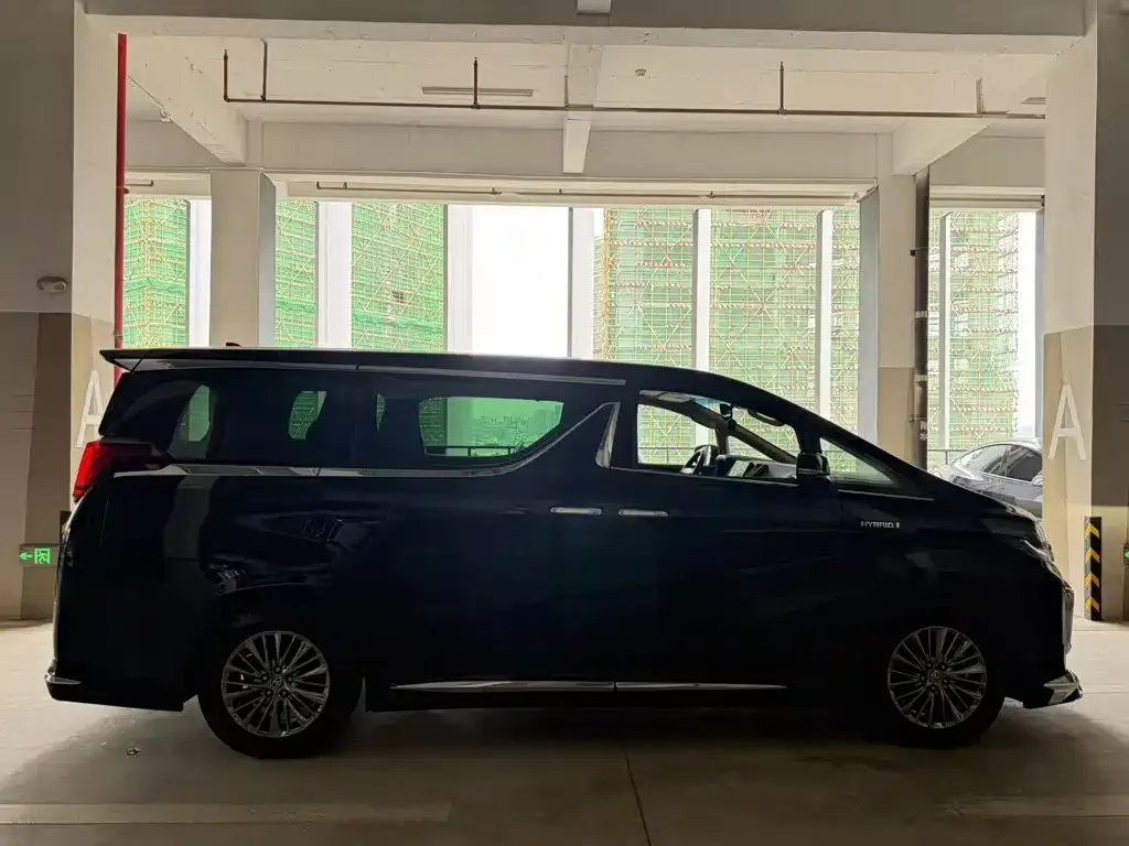 Toyota Alphard — фото 5