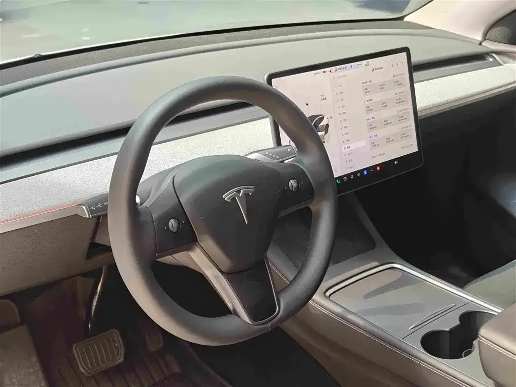 Tesla Model Y — фото 9