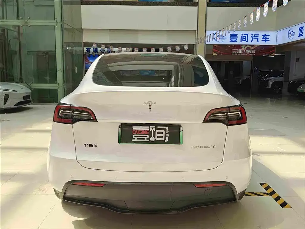 Tesla Model Y — фото 2