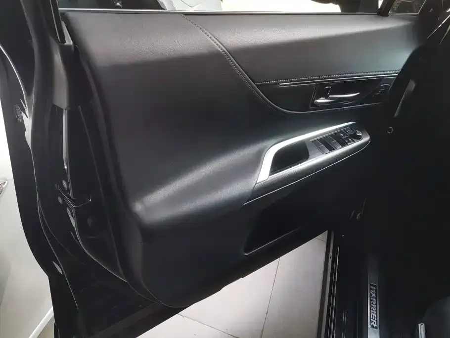 Toyota Harrier — фото 2