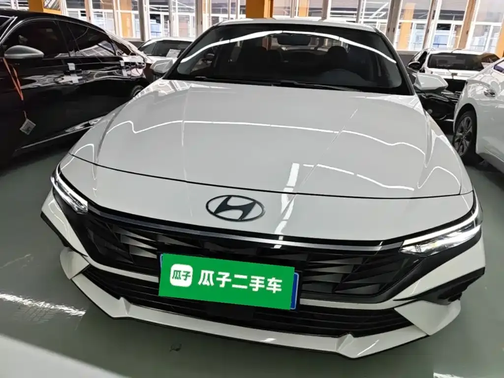 Hyundai Elantra — фото 5