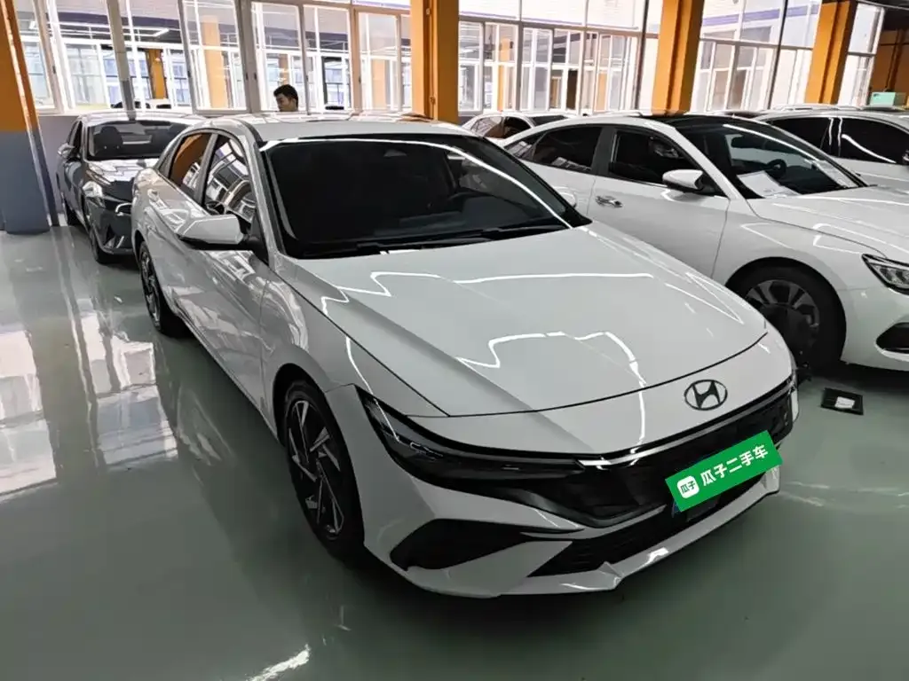 Hyundai Elantra — фото 3