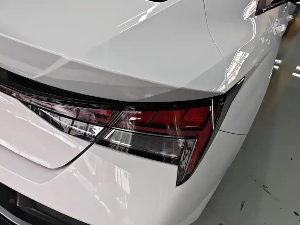 Hyundai Elantra — фото 7