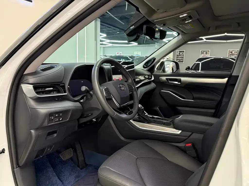 Toyota Highlander — фото 4