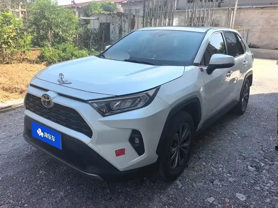 Toyota RAV4 — фото 1