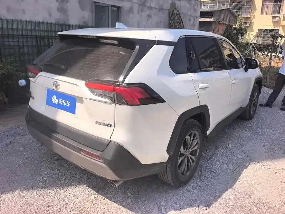 Toyota RAV4 — фото 9