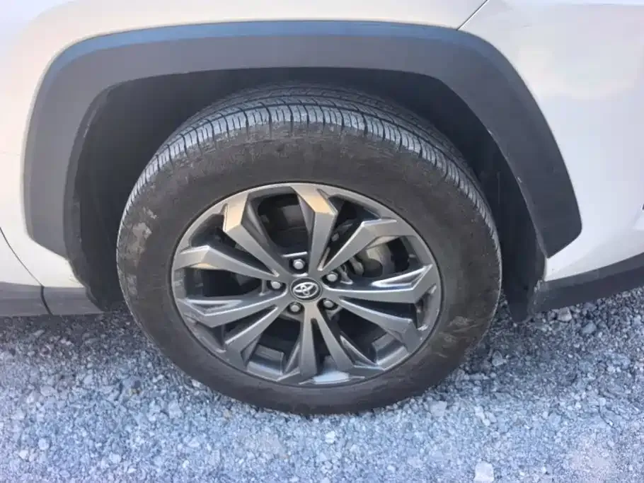 Toyota RAV4 — фото 4