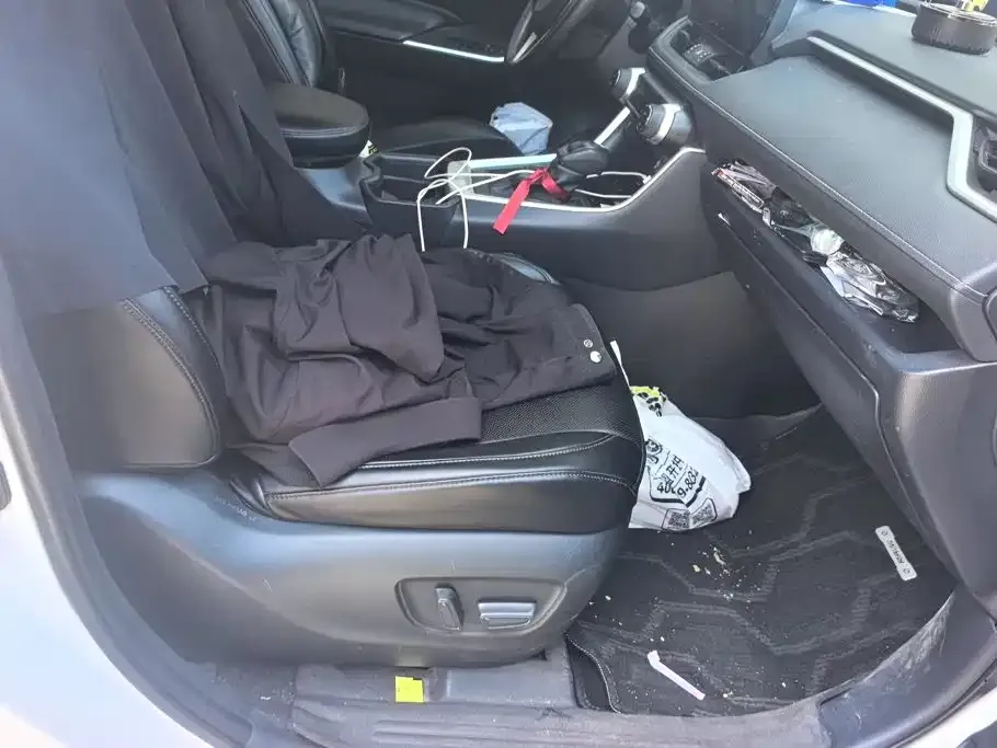Toyota RAV4 — фото 10
