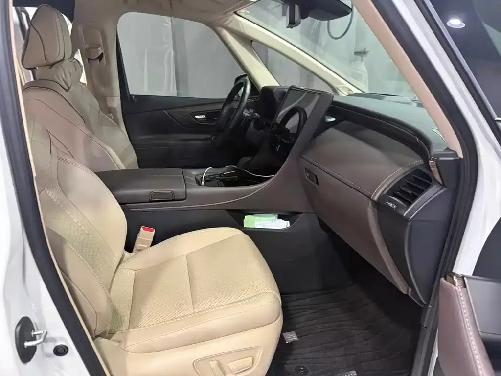 Toyota Alphard — фото 4
