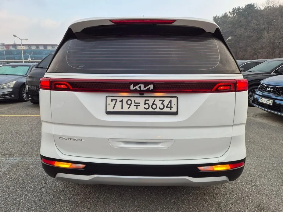Kia Carnival — фото 6