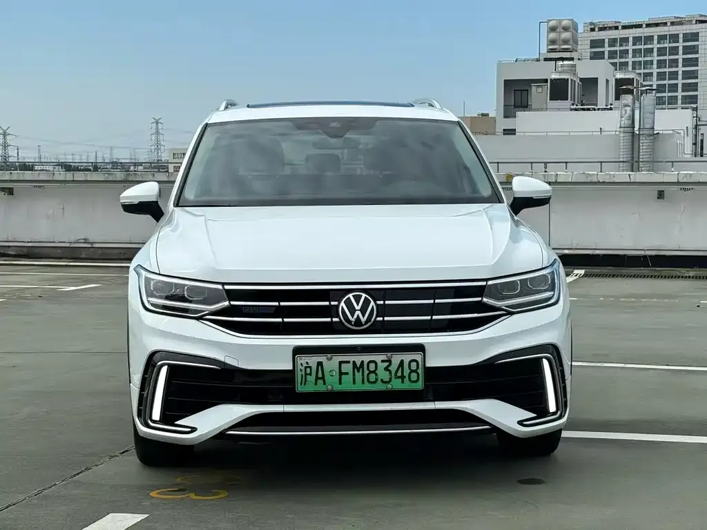 Volkswagen Tiguan L PHEV — фото 6