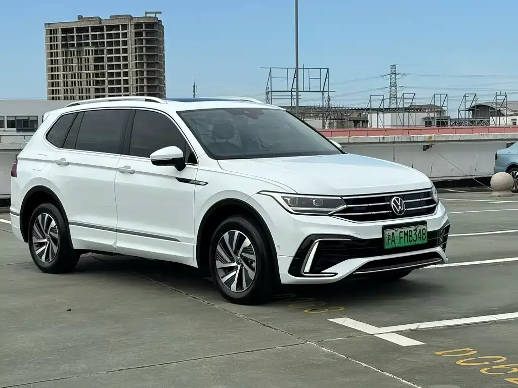 Volkswagen Tiguan L PHEV — фото 7