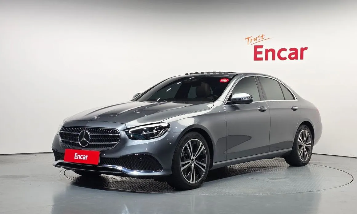 Mercedes-Benz E-Class — фото 1