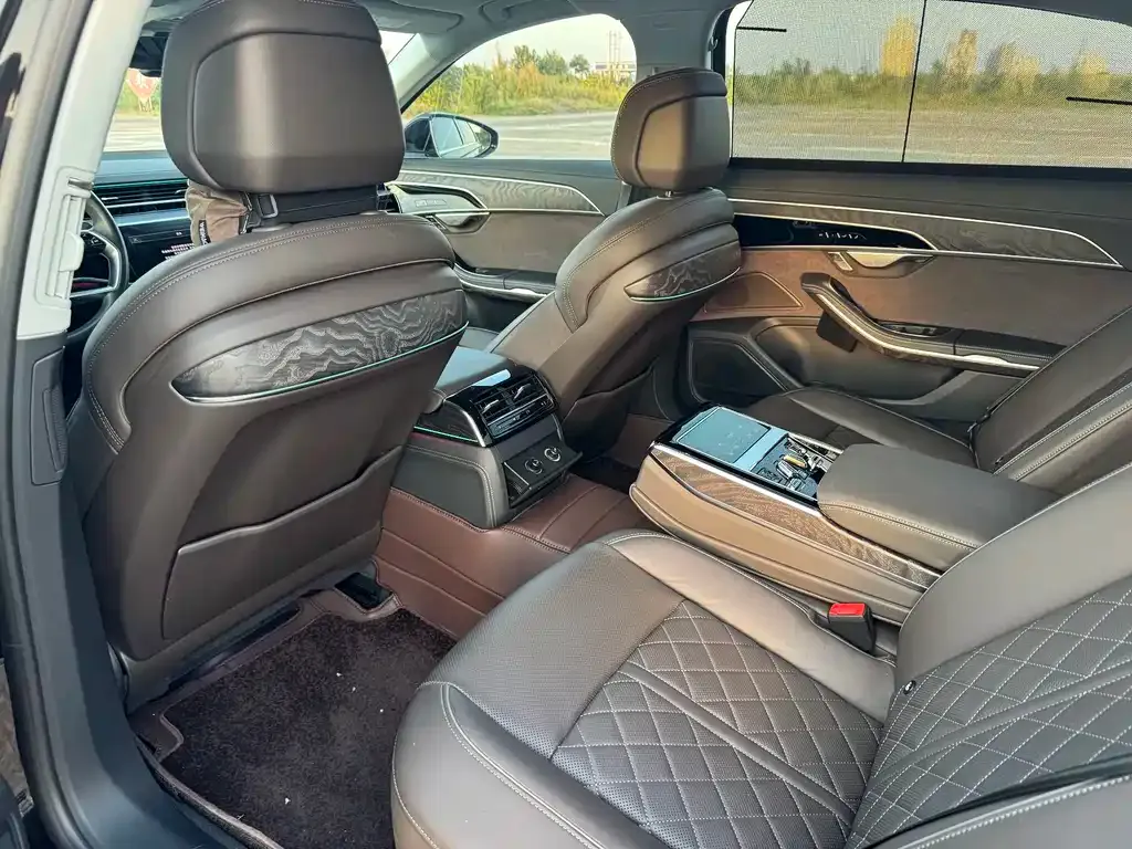 Audi A8 — фото 5