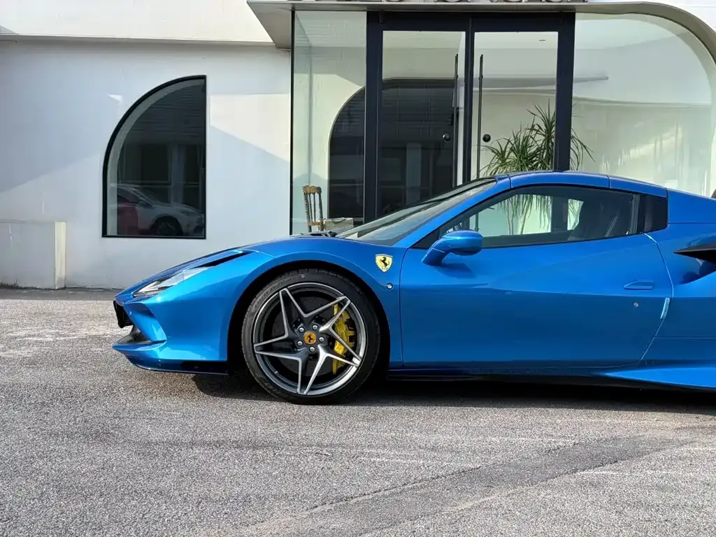Ferrari F8 — фото 10