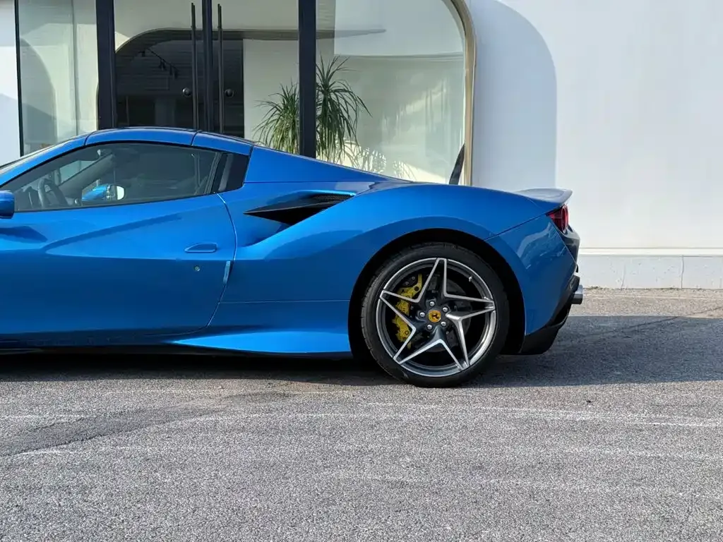 Ferrari F8 — фото 8