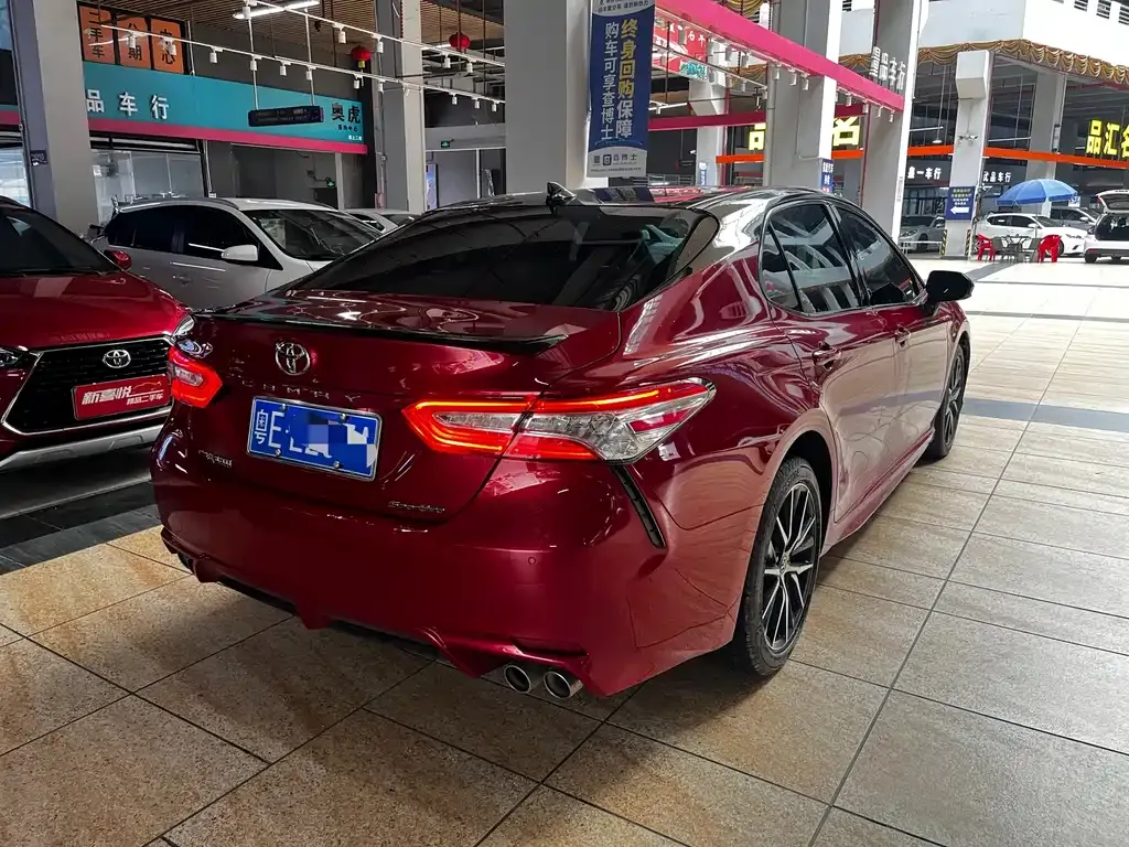 Toyota Camry — фото 3