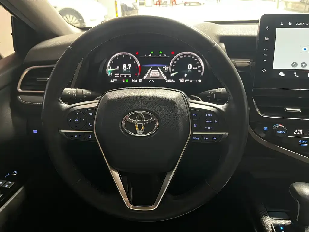 Toyota Camry — фото 10