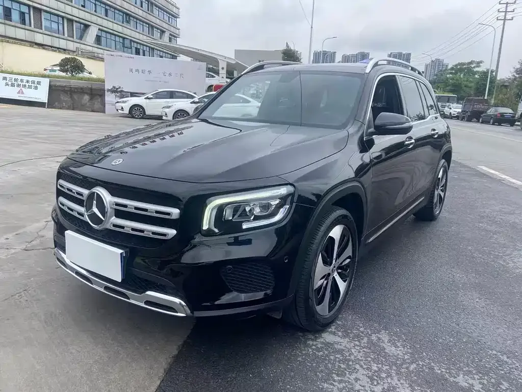 Mercedes-Benz GLB — фото 1