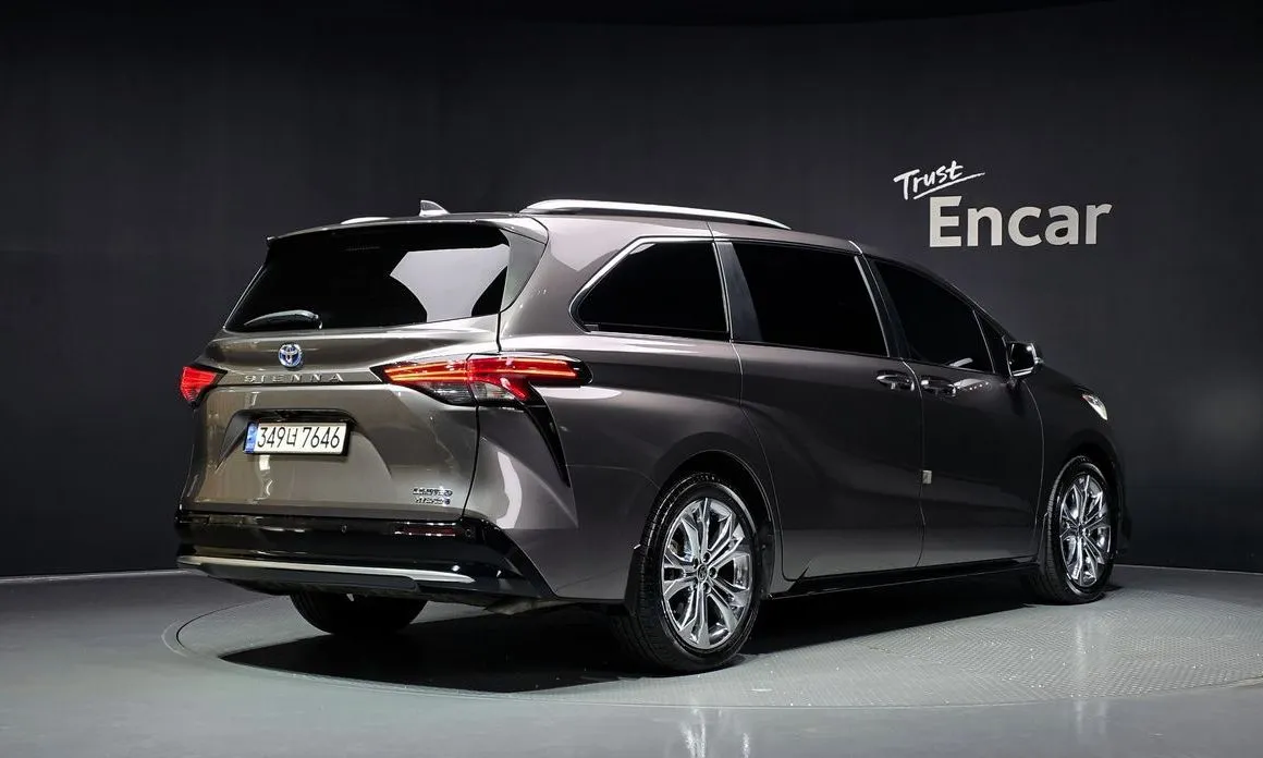 Toyota Sienna — фото 7