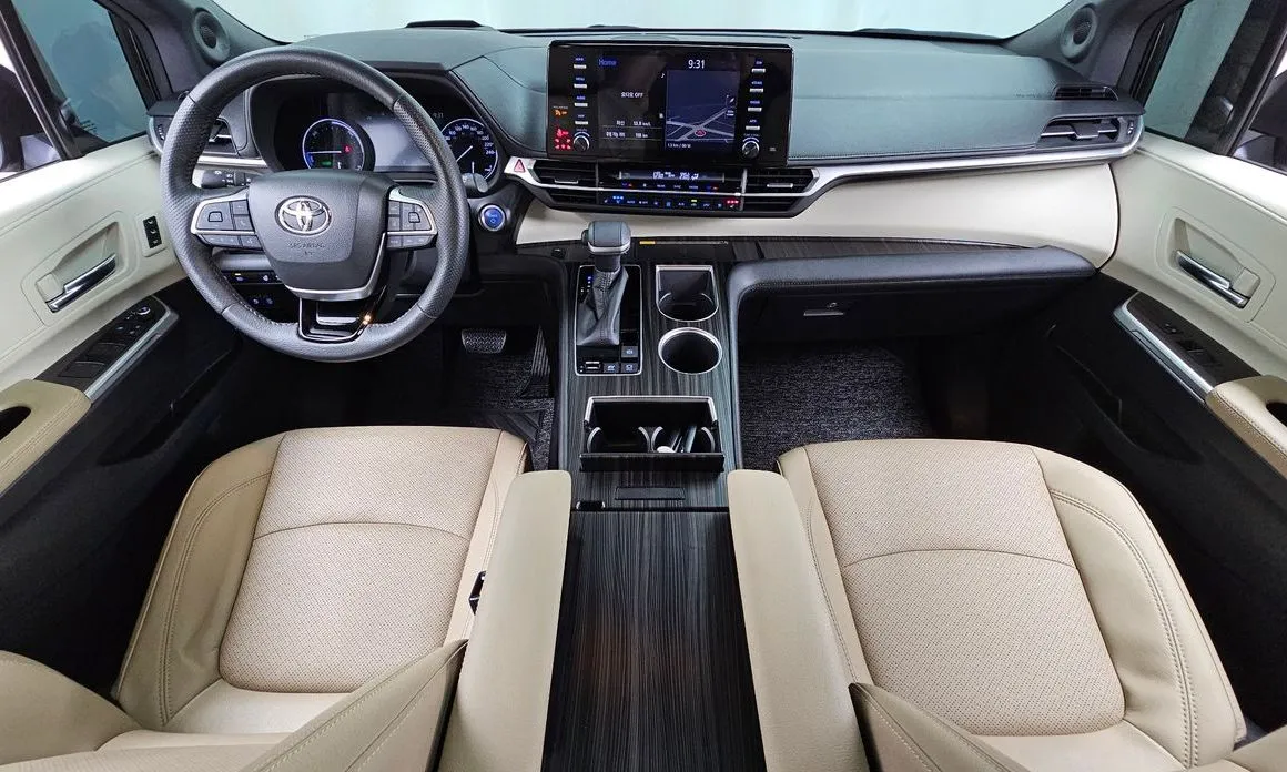 Toyota Sienna — фото 4