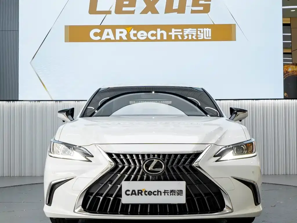 Lexus ES — фото 1