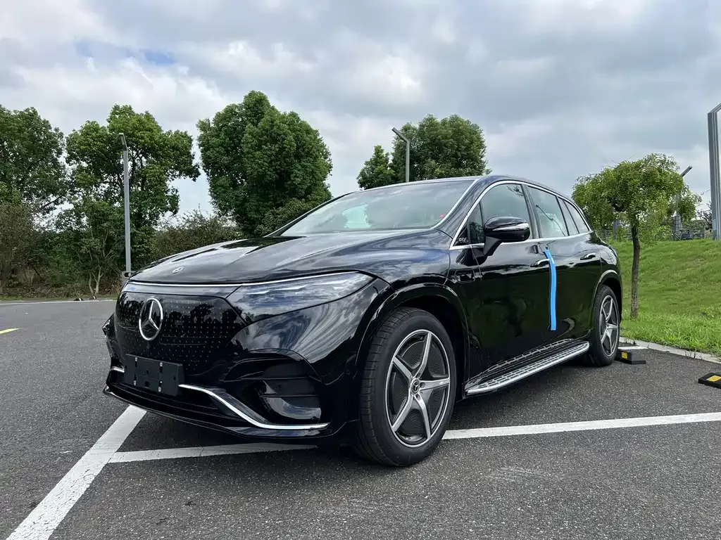 Mercedes-Benz EQS SUV — фото 1